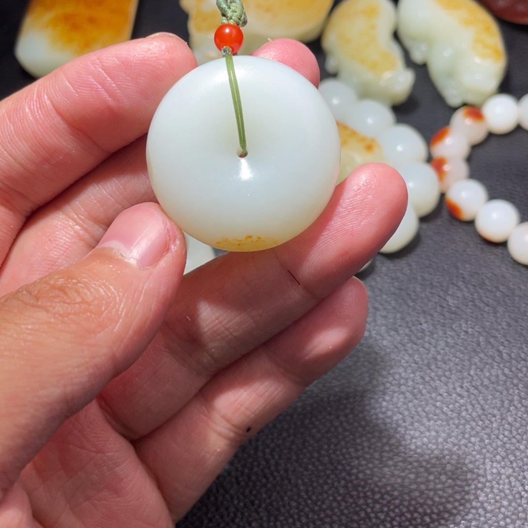 o****和田玉未镶嵌颈饰