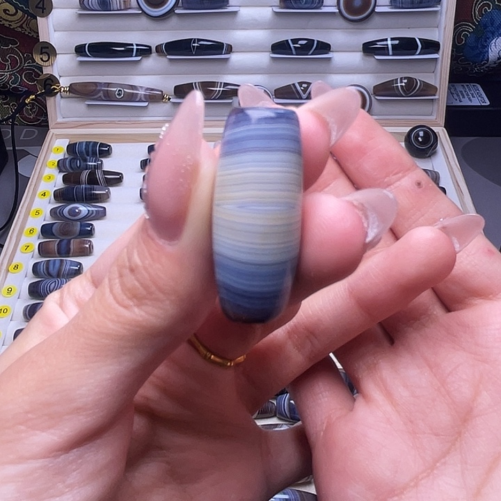 香***。玛瑙/玉髓未镶嵌颈饰