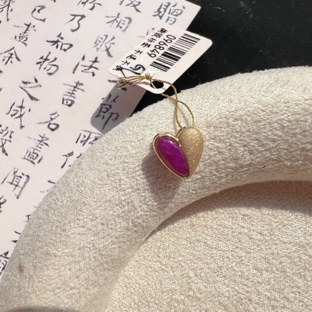 【推荐】18k金镶嵌果酱舒俱来潘潘吊坠8mm*8mm*4mm/S096849