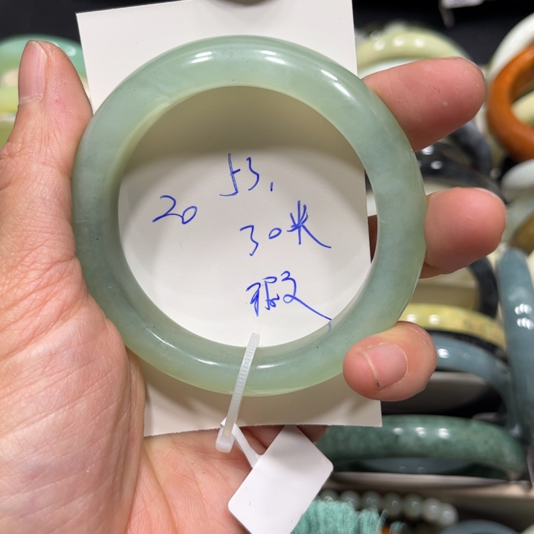 蛇纹石玉手镯未镶嵌喜****姐