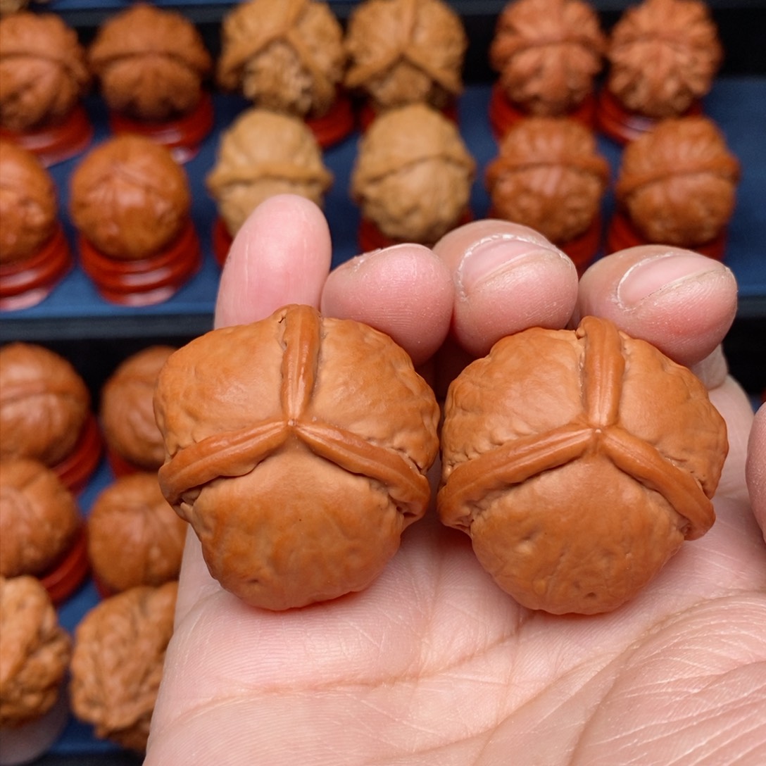 把件文玩核桃手捻野生精品三棱