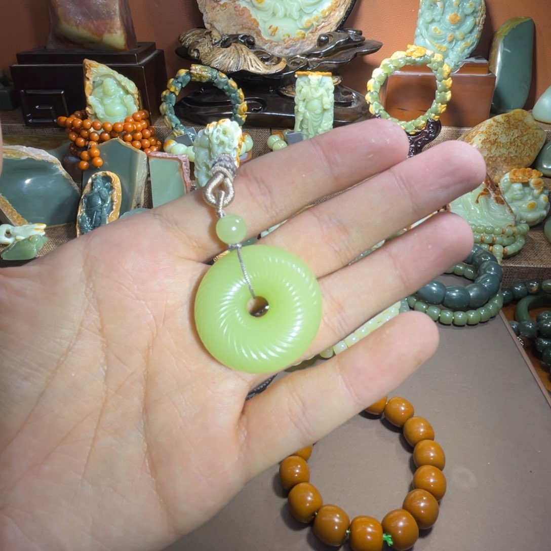 透闪石质玉平安扣未镶嵌