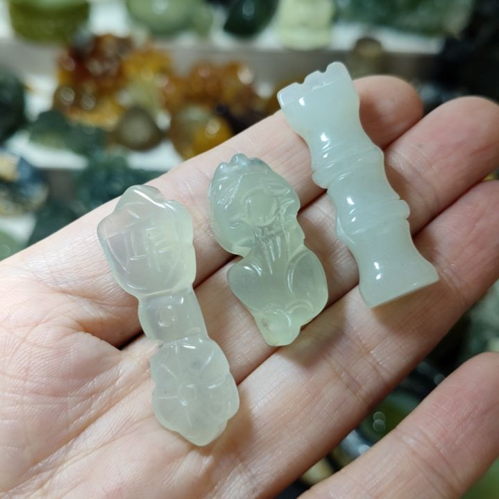 岫玉未镶嵌挂坠款式