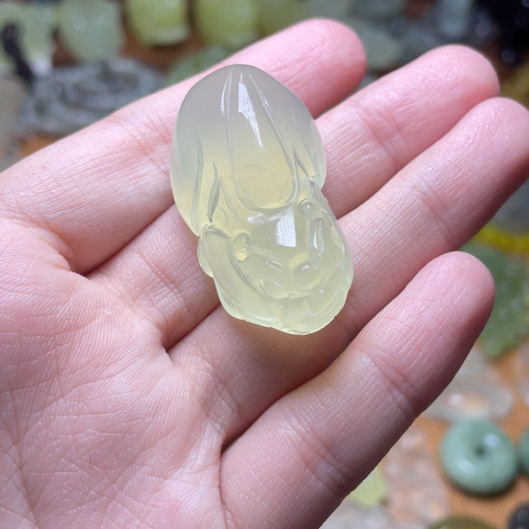 未镶嵌蛇纹石玉吊坠