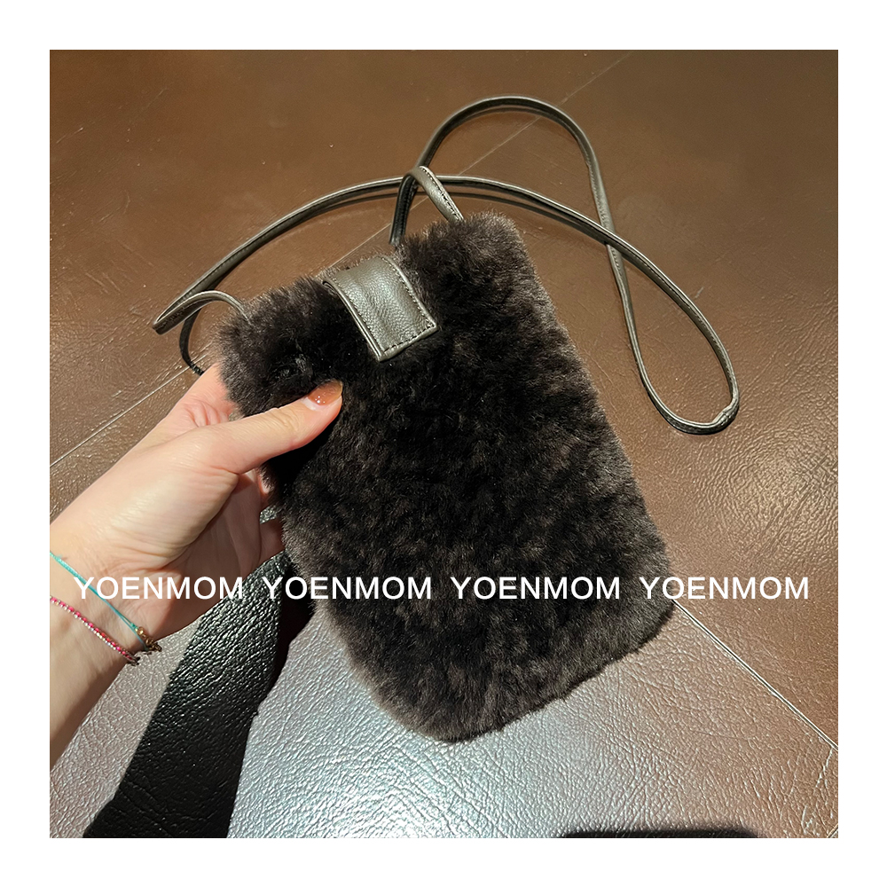 YOENMOM·进口拉贡皮毛一体可爱减龄斜挎手机包包