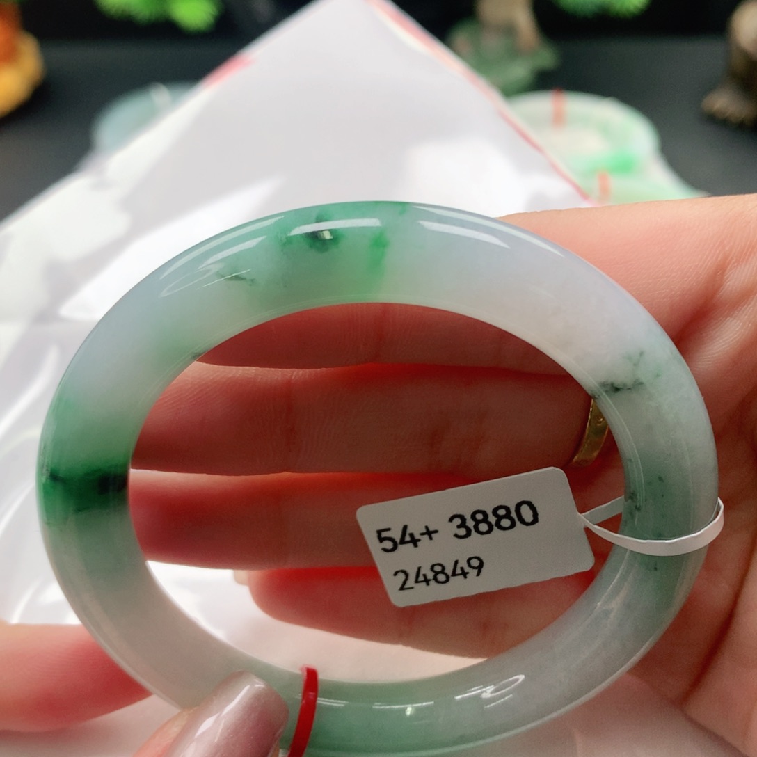 翡翠手镯未镶嵌54 55新货飘阳绿花强推！