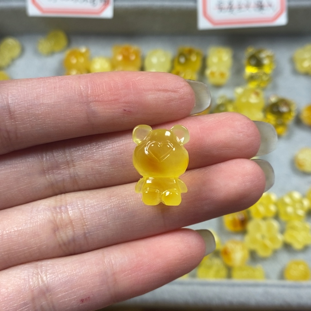 琥珀裸石未镶嵌小熊