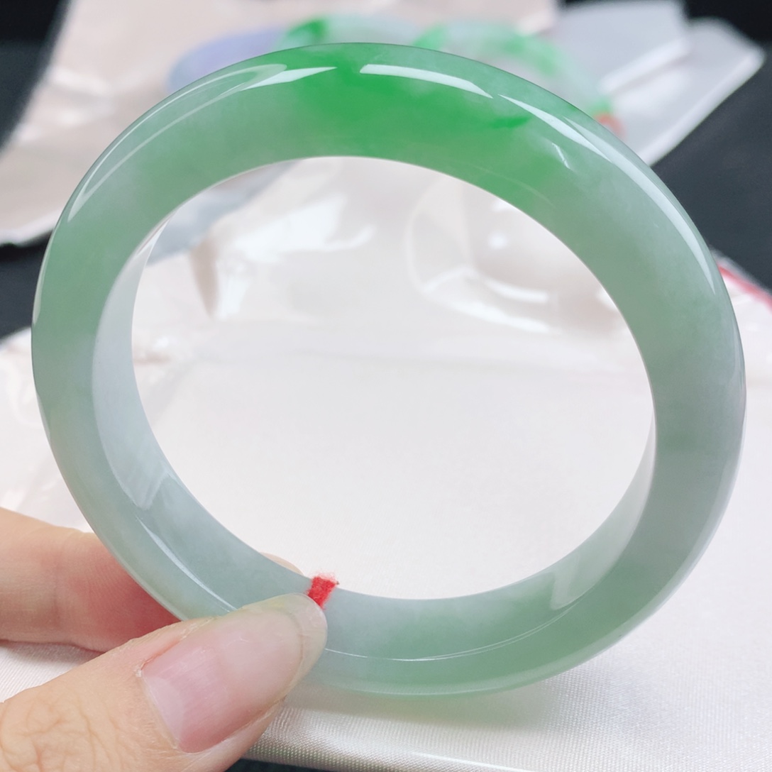 翡翠未镶嵌手镯缅甸58.5冰胶润飘阳绿正圈