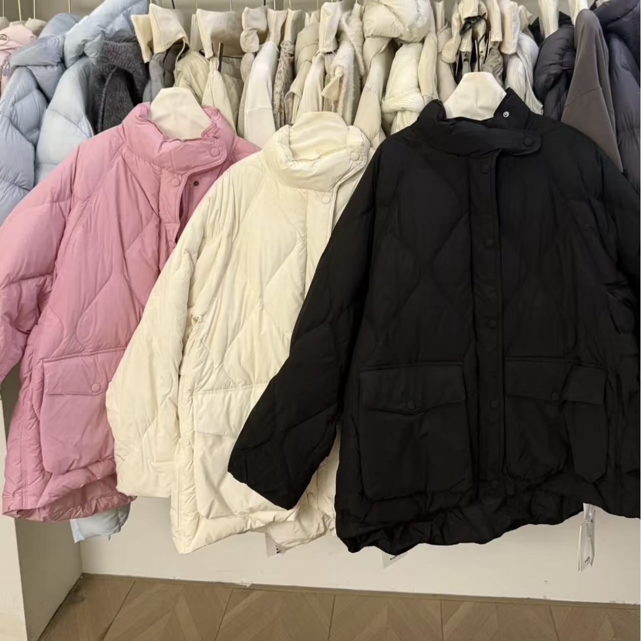 MIMB买手店撤三色羽绒服