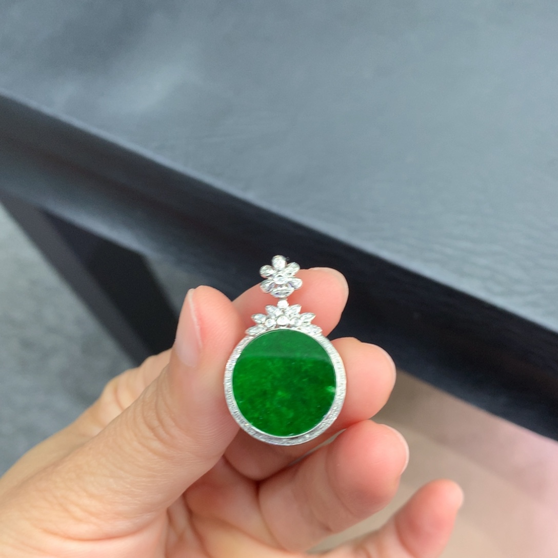 吊坠(不含链)18K金镶嵌翡翠