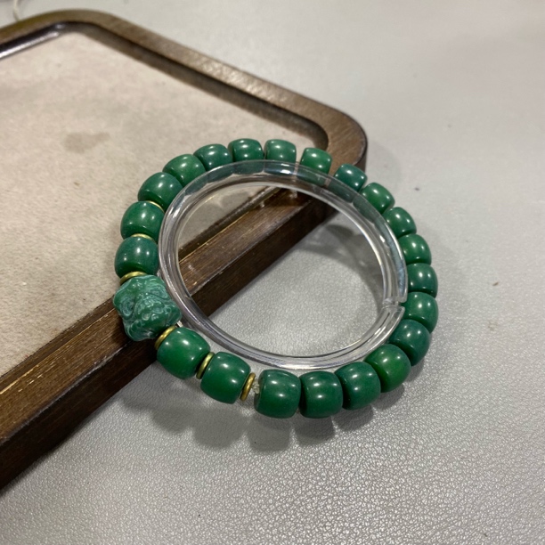 M048绿菩提卡0.9单圈手串
