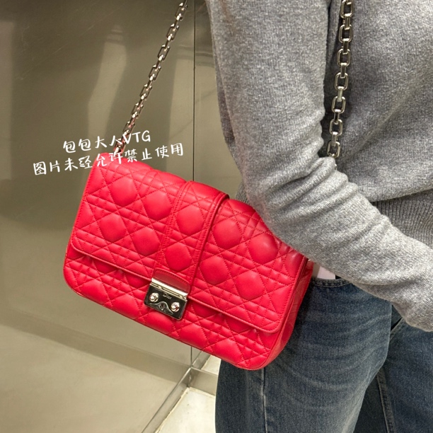 99新 DIOR/迪奥 西瓜红藤格纹miss系列单肩包