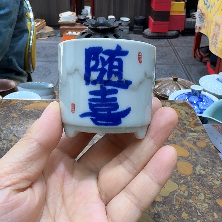 手绘杯一个，瓷。。。品茗