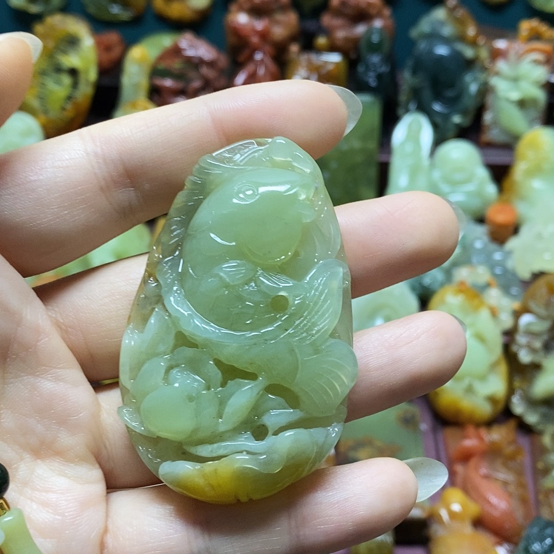 阿***凤岫玉未镶嵌吊坠(赠链)
