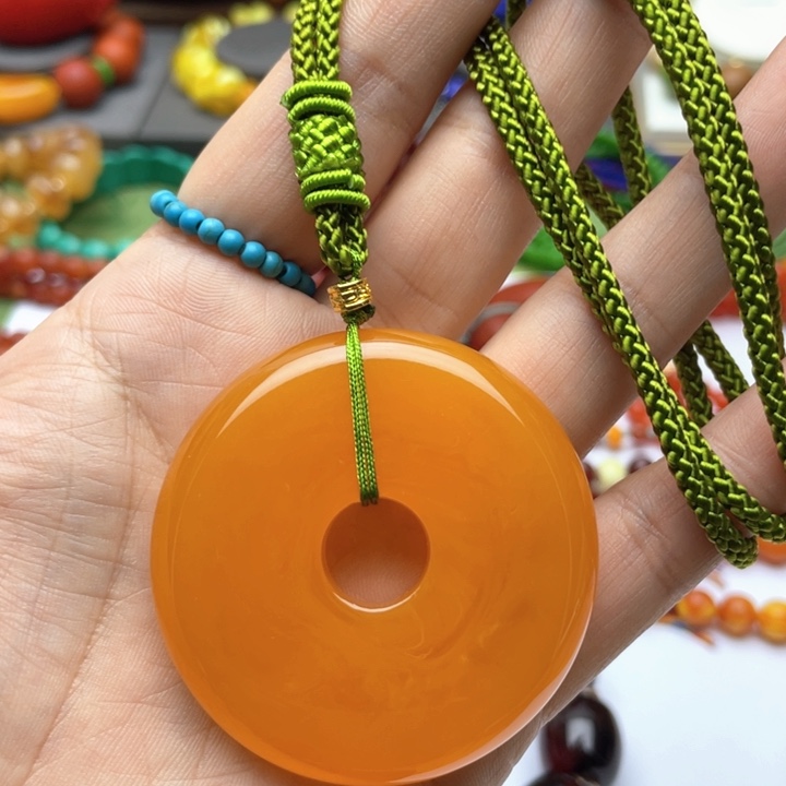 树脂制品1号扣子吊坠