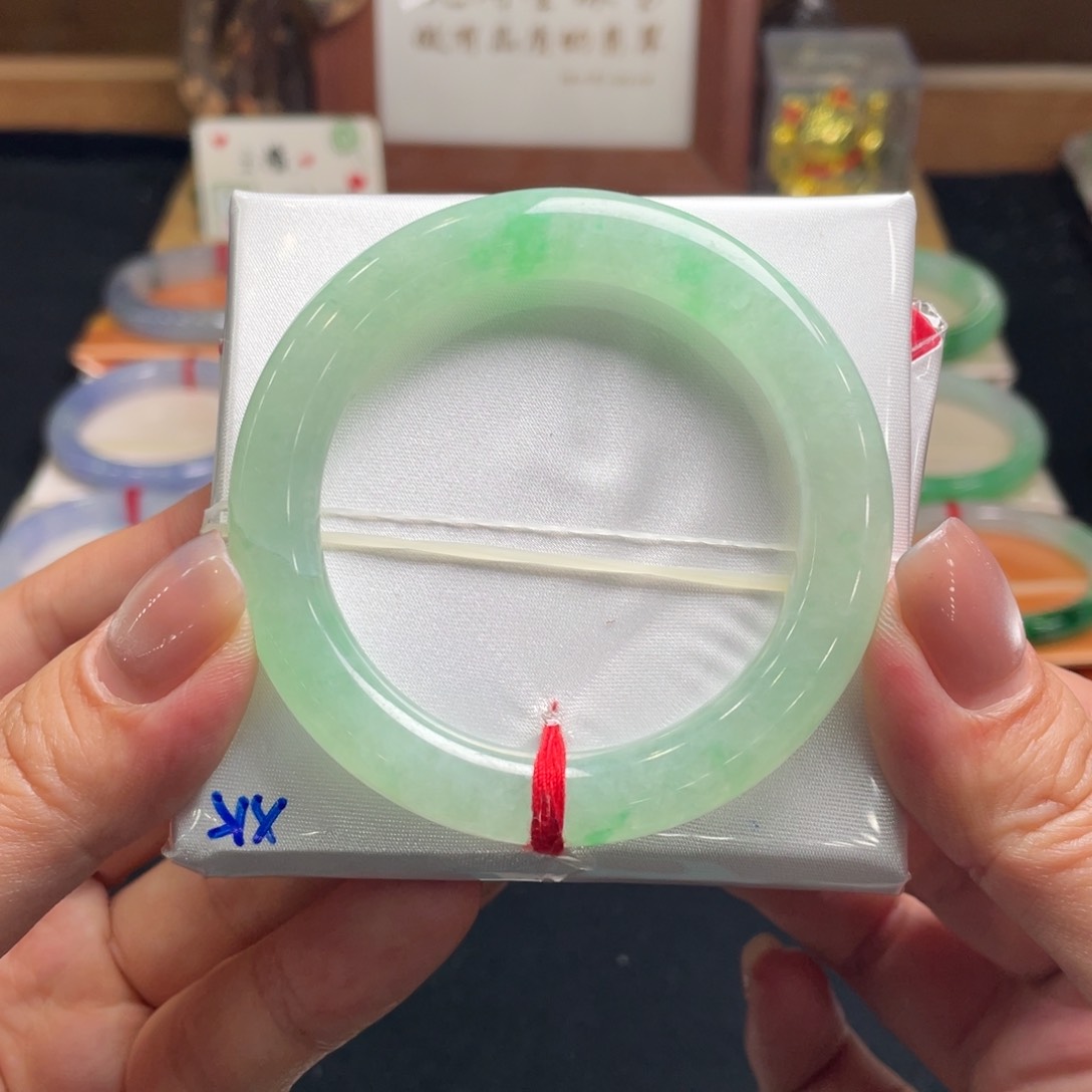 翡翠手镯未镶嵌翡翠50圆条