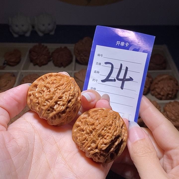 肖***坤文玩核桃把件金牛39.5左右