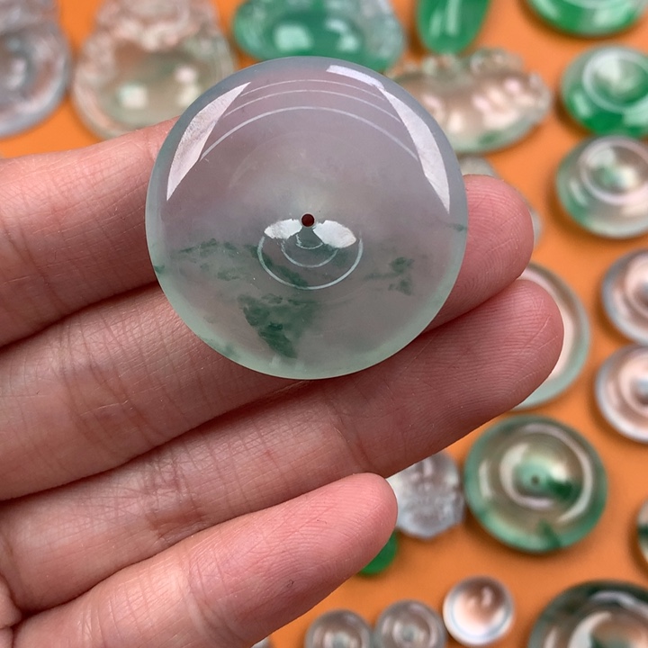 翡翠挂件未镶嵌….