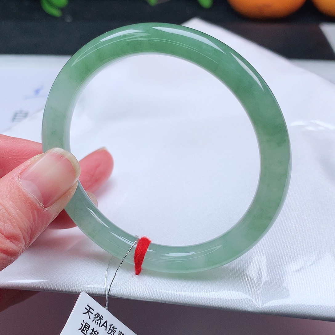 翡翠手镯未镶嵌53圈