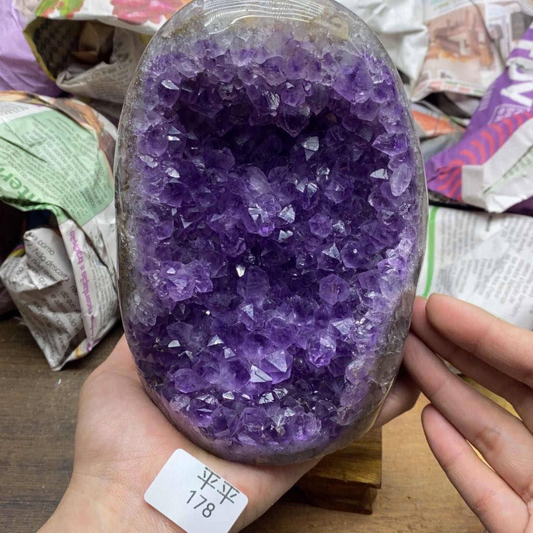 紫晶乌拉圭未镶嵌