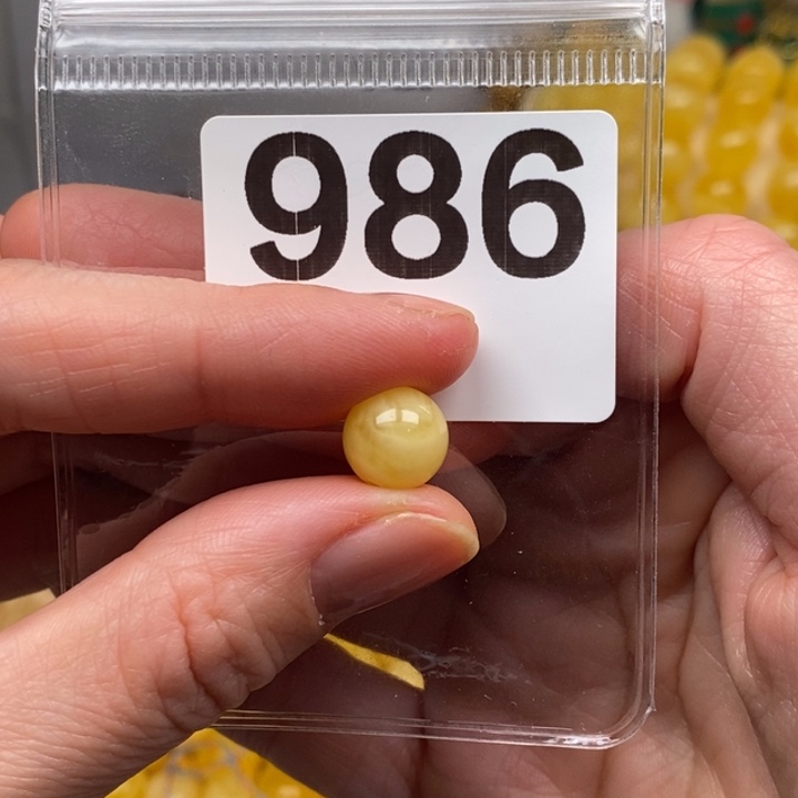 弓***张蜜蜡未镶嵌裸石10