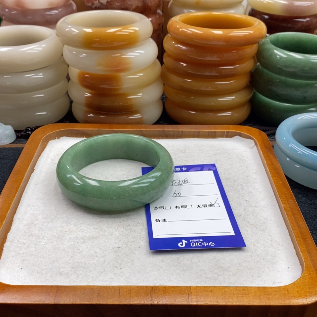 花***）石英质玉未镶嵌手镯