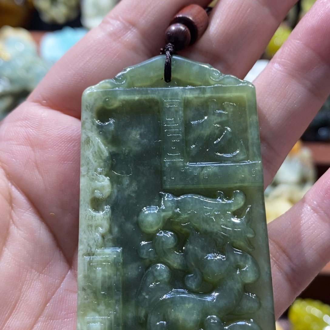 蛇纹石玉颈饰未镶嵌