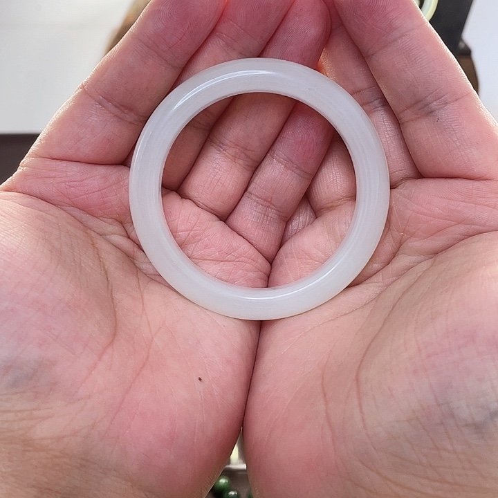 蛇纹石玉手镯未镶嵌美***子