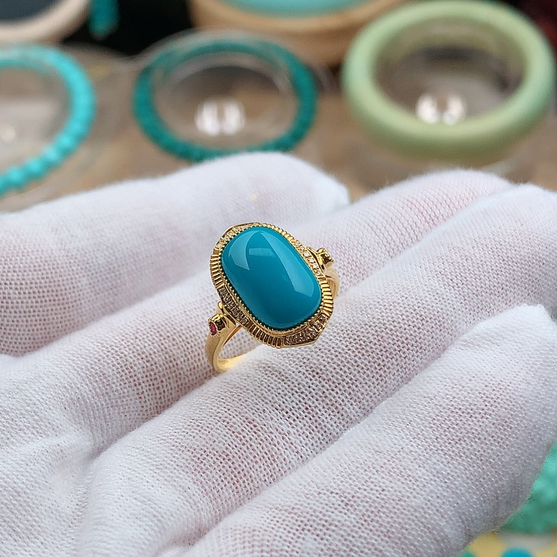 绿松石颈饰18K金镶嵌