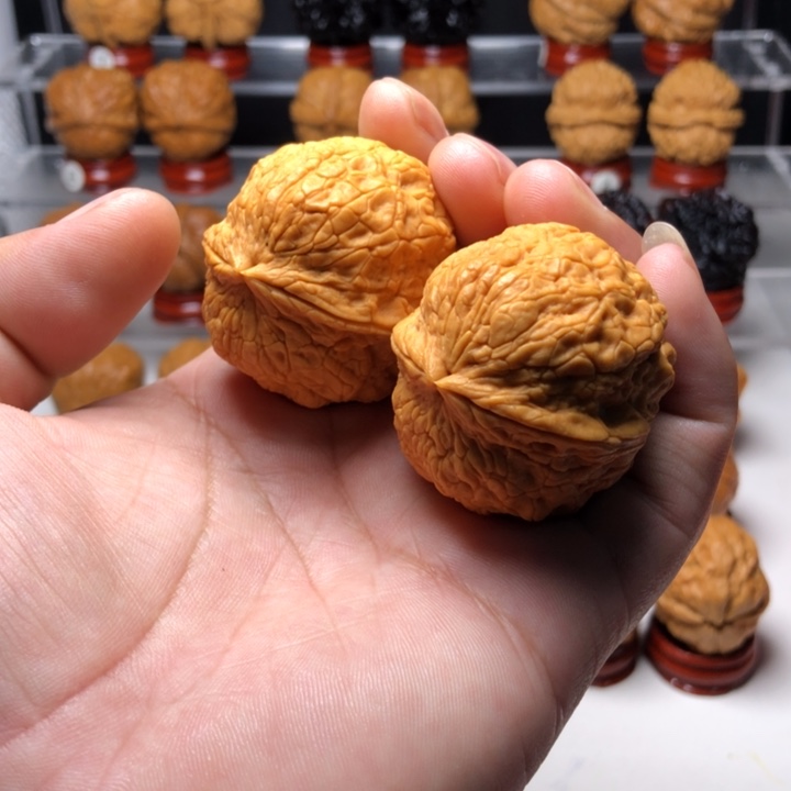 文玩核桃把件1金丝绣球