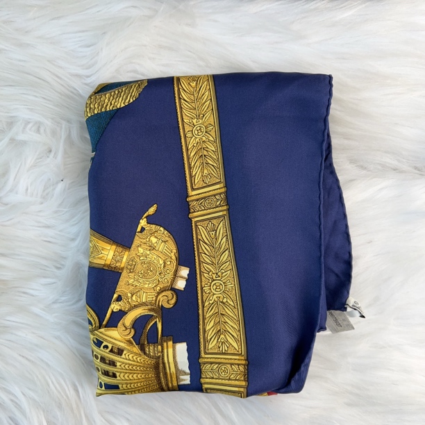 95新 Hermes/爱马仕 蓝色戴帽雄鹰丝巾