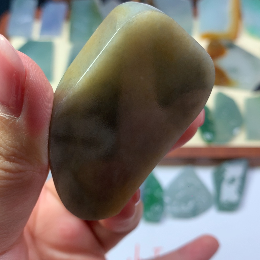 翡翠未镶嵌颈饰好