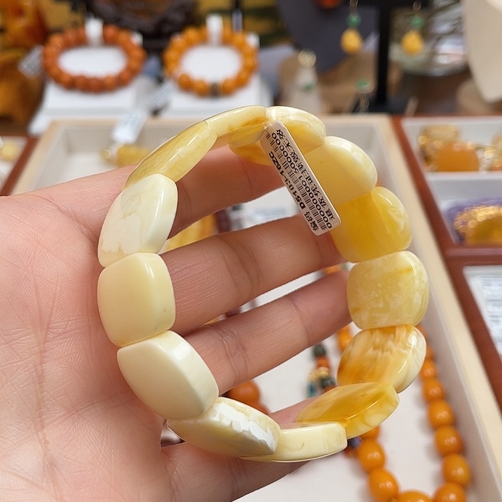 琥珀珠宝奇石未镶嵌23克