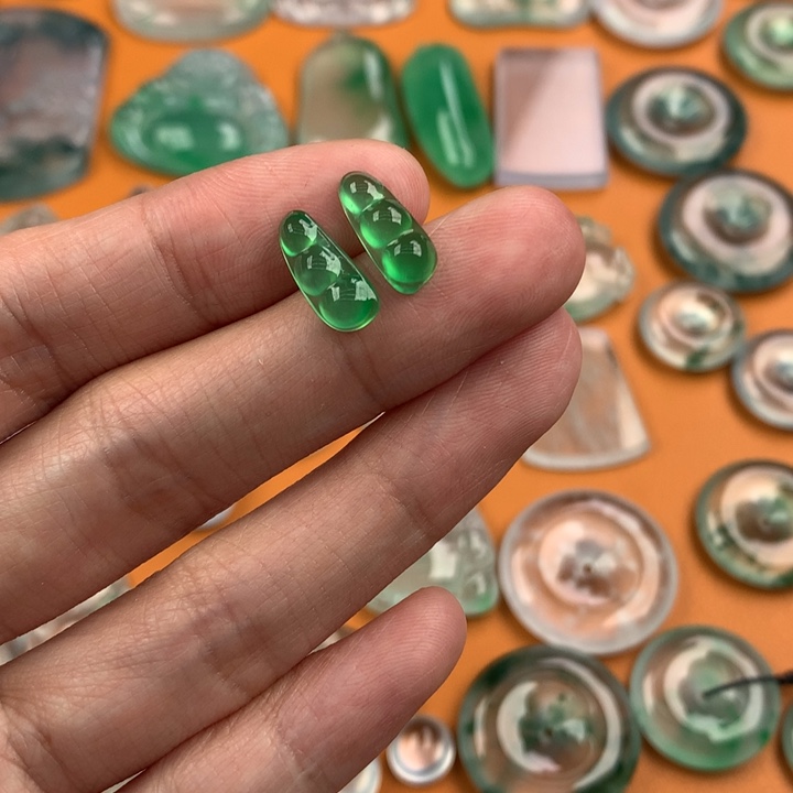 翡翠挂件未镶嵌….