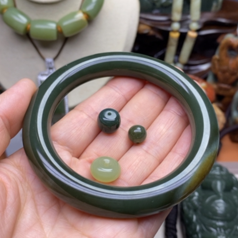 【闪购商品】和田玉手镯未镶嵌轻**月