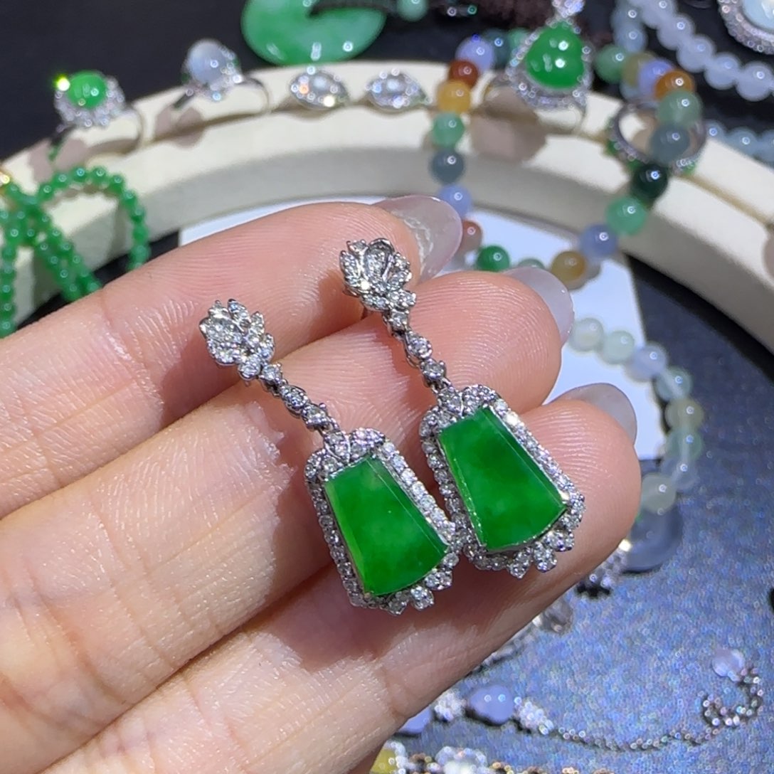 暖***暖翡翠18K金镶嵌颈饰精品