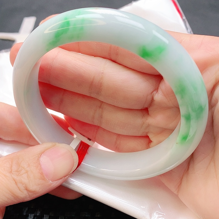 翡翠手镯未镶嵌手镯63