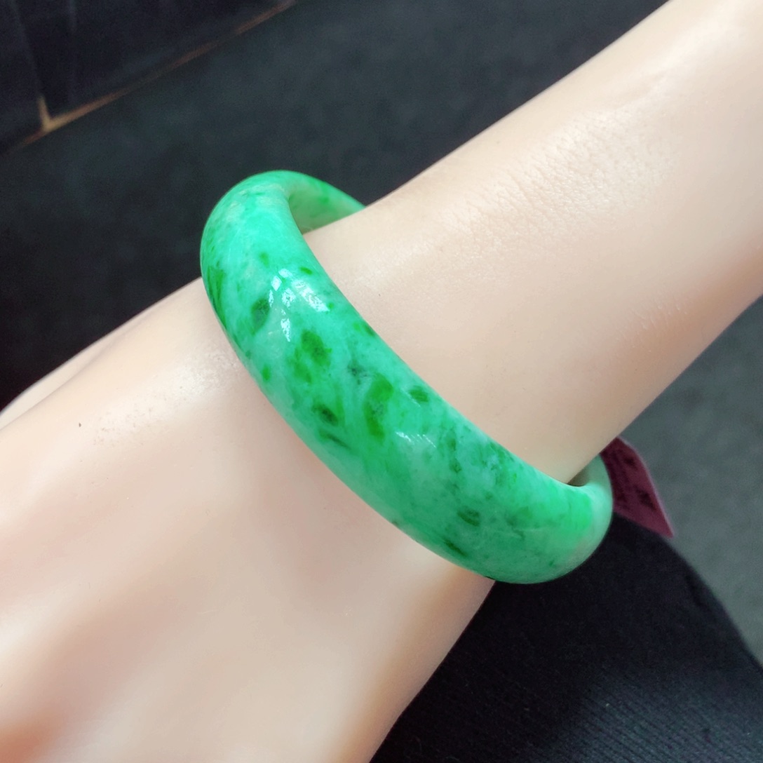 翡翠手镯未镶嵌缅甸