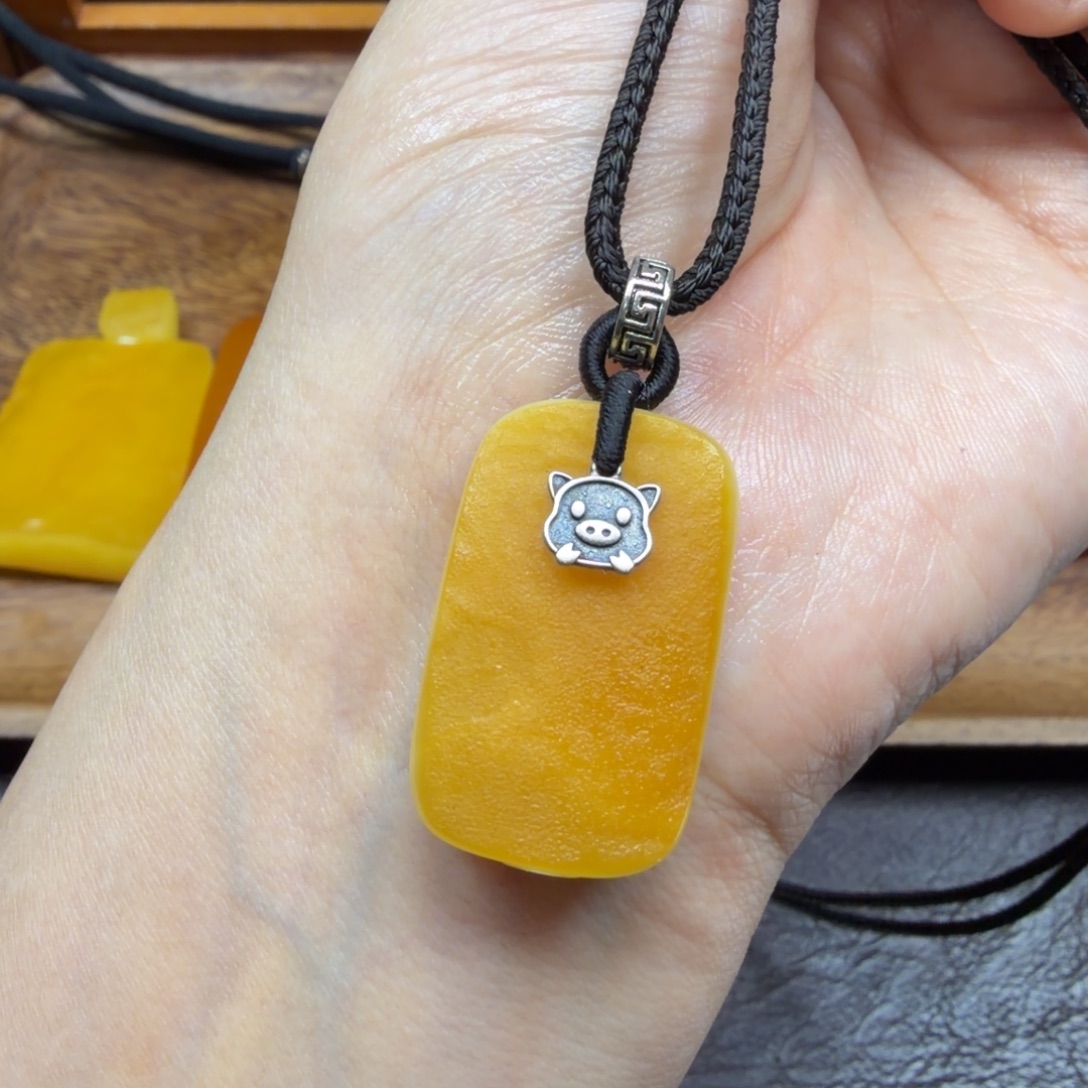 琥珀未镶嵌吊坠(赠链)