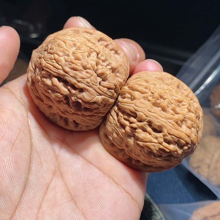 【闪购商品】文玩核桃吊坠风**吹绣球