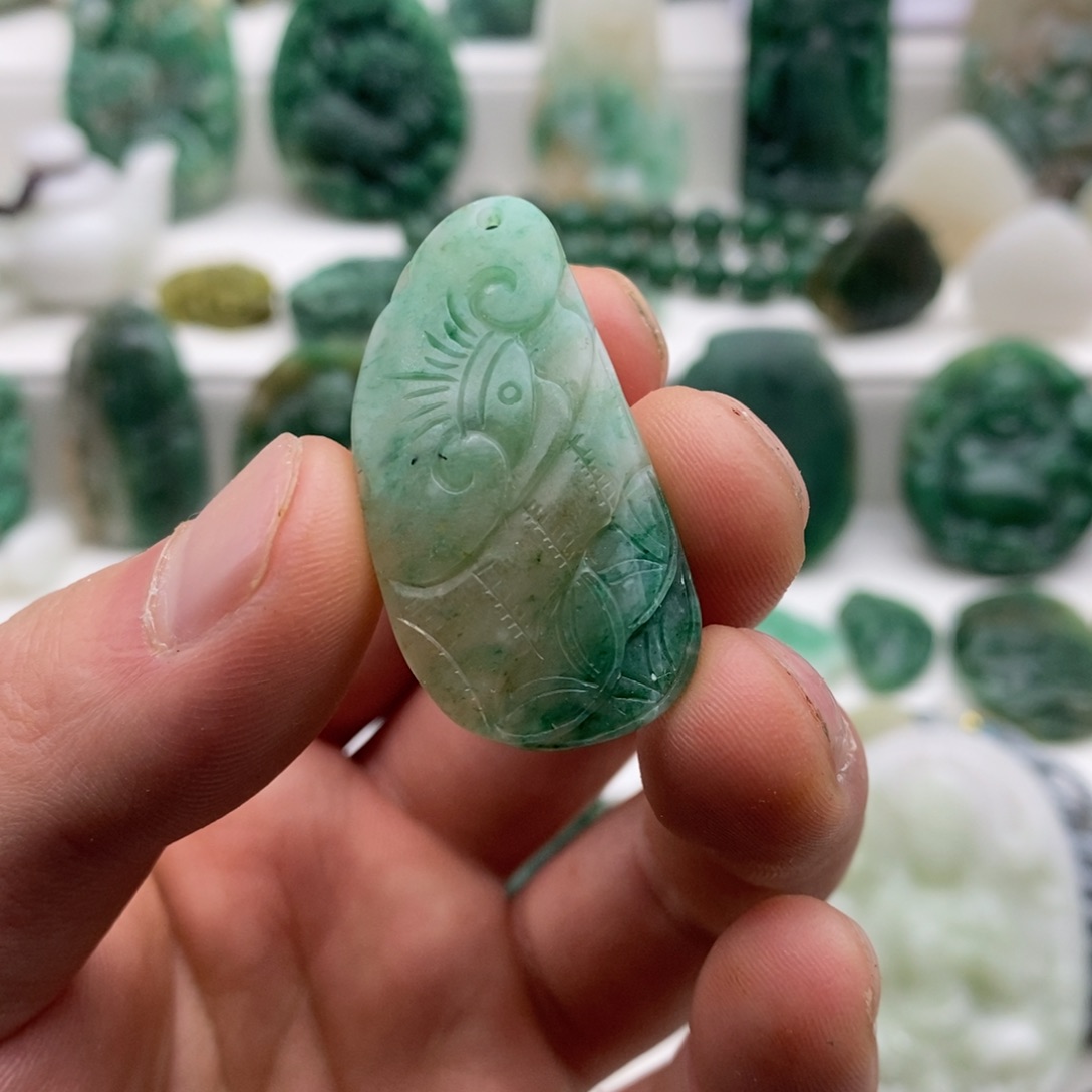 独山玉颈饰未镶嵌