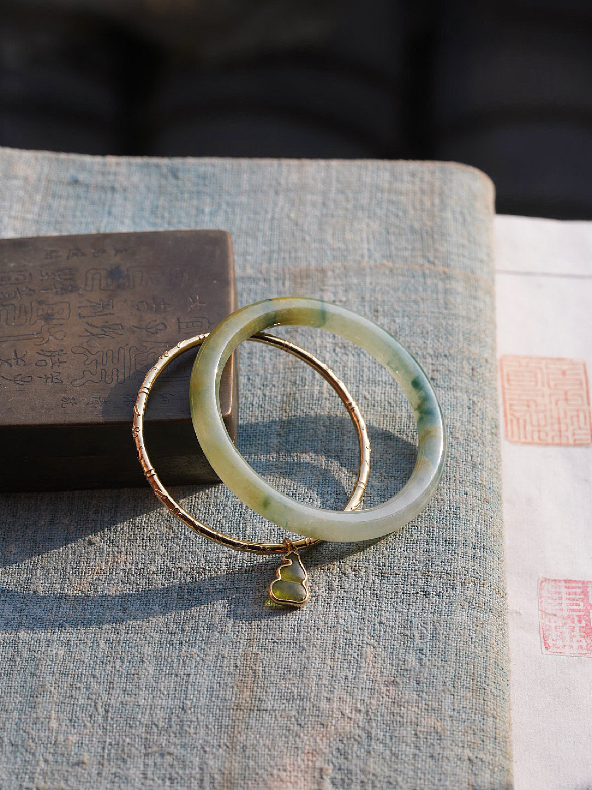 【环佩】冰糯飘黄花翡翠手镯 18k金镶玉叮当手镯 圈口伍伍