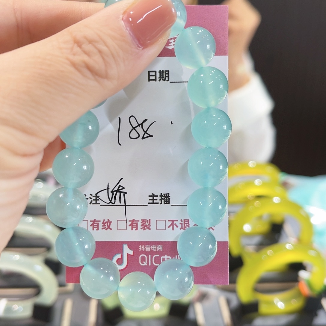 蛇纹石玉手链未镶嵌娇***女