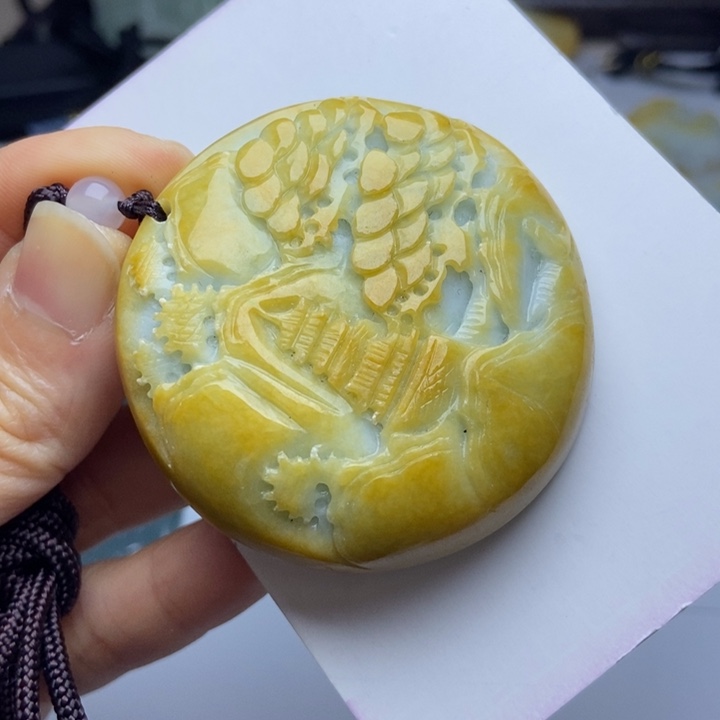 翡翠颈饰未镶嵌翡翠