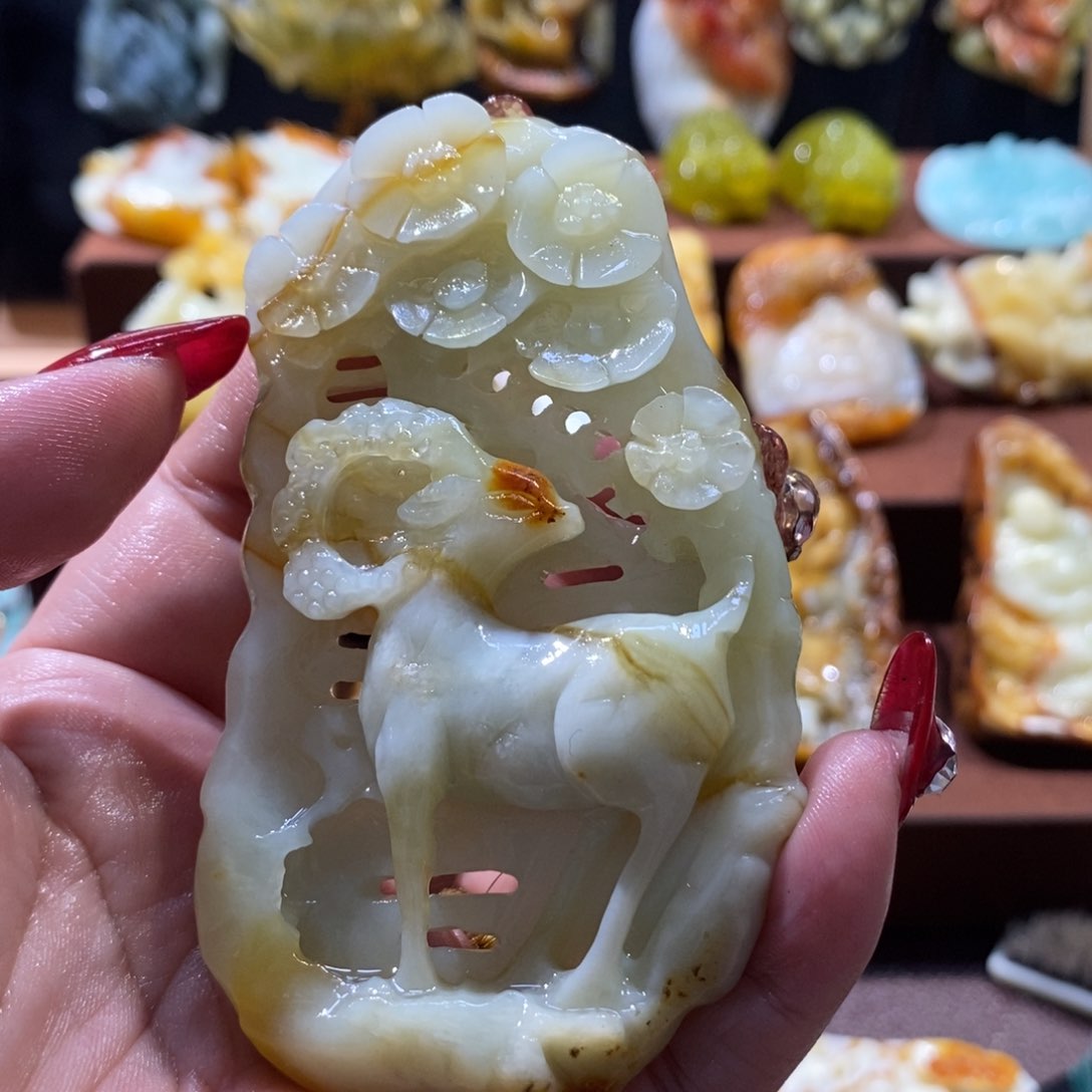 蛇纹石玉颈饰未镶嵌