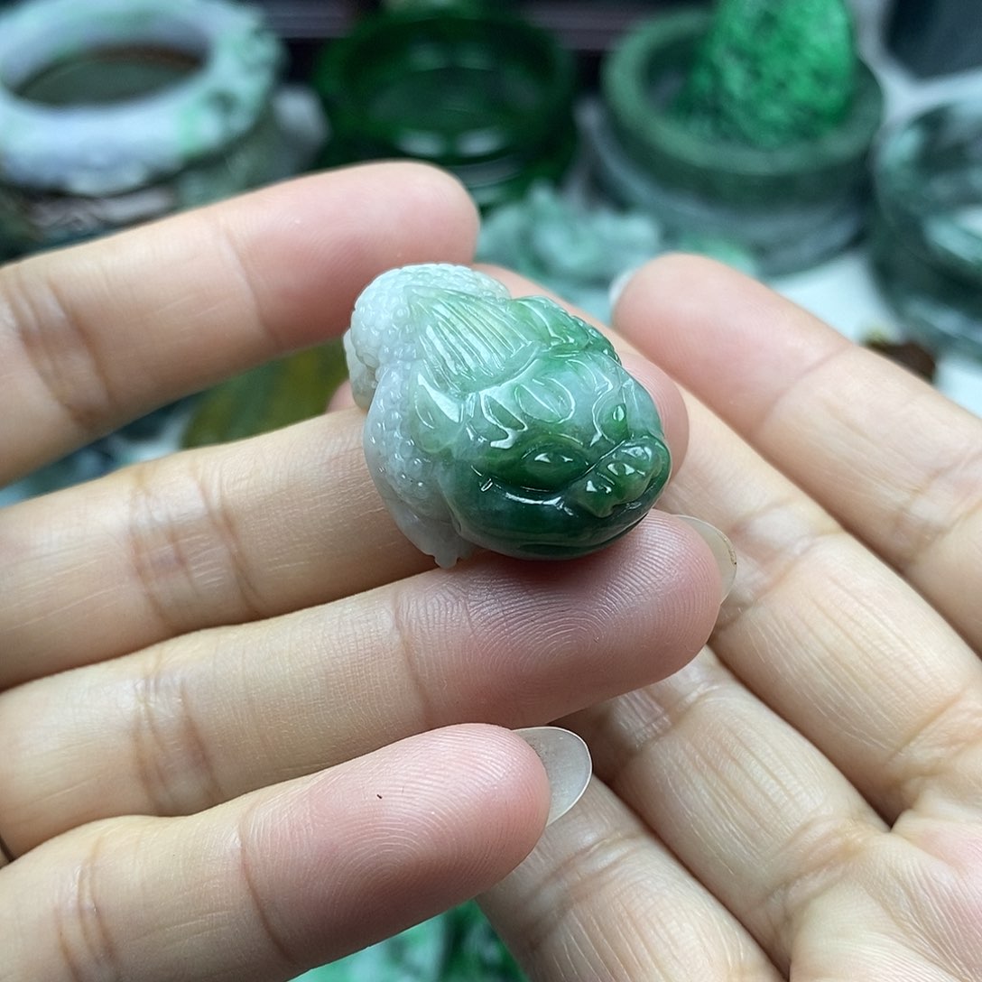 颈饰未镶嵌翡翠金蟾