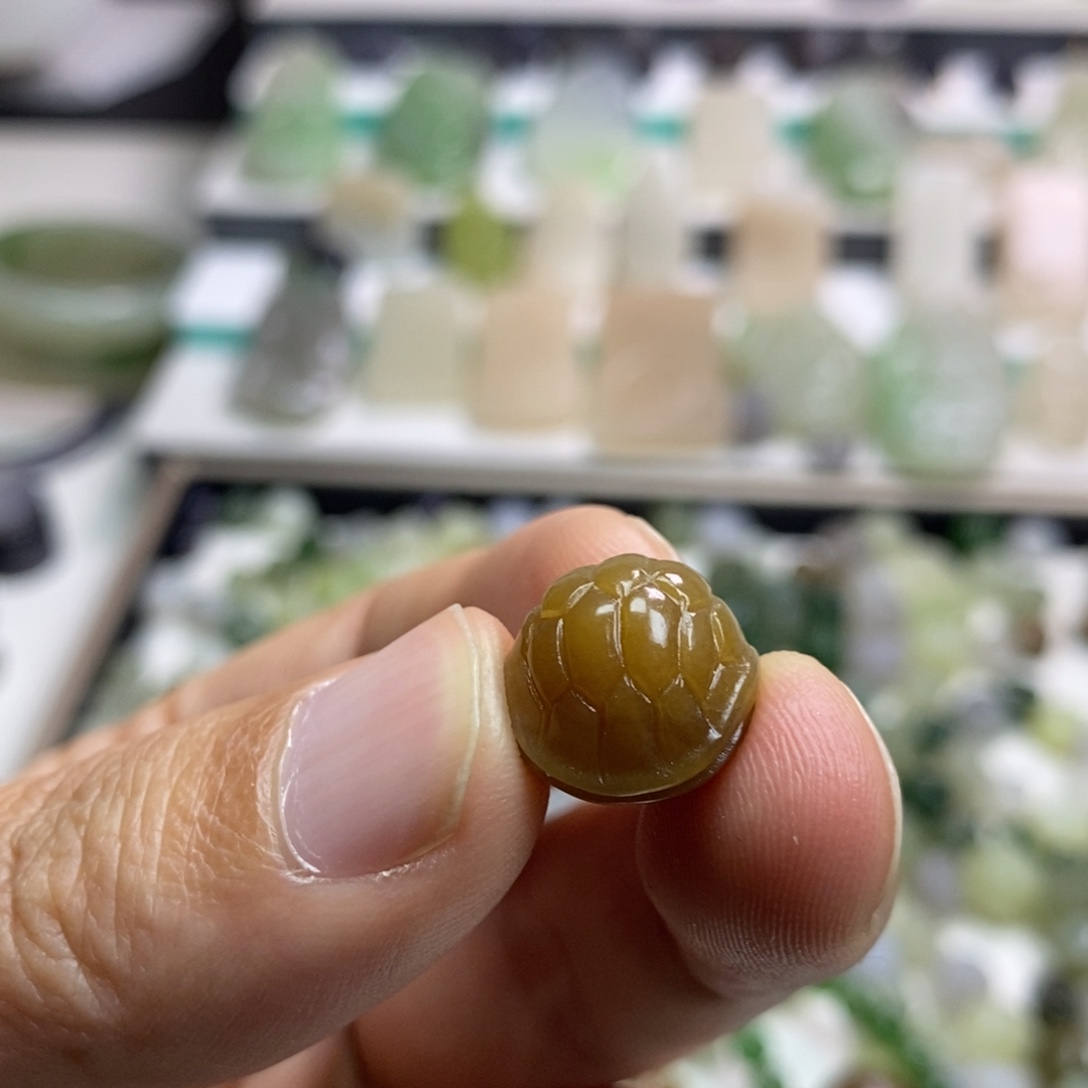 奔***-和田玉未镶嵌颈饰