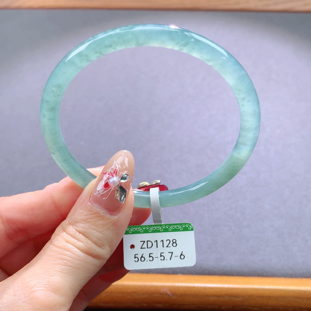 翡翠手镯未镶嵌天然翡翠手镯