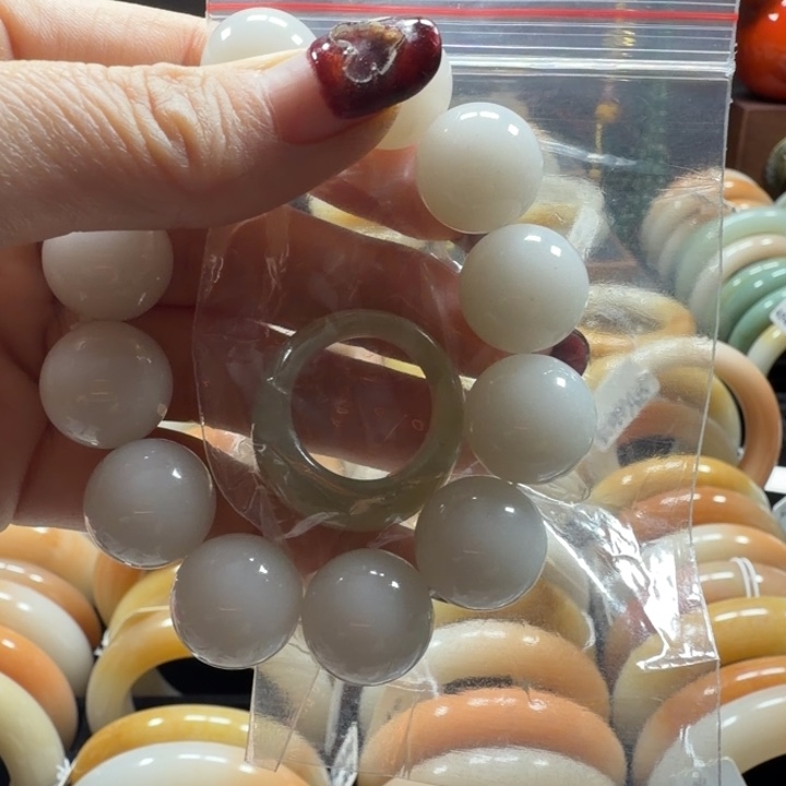 石英质玉未镶嵌手镯