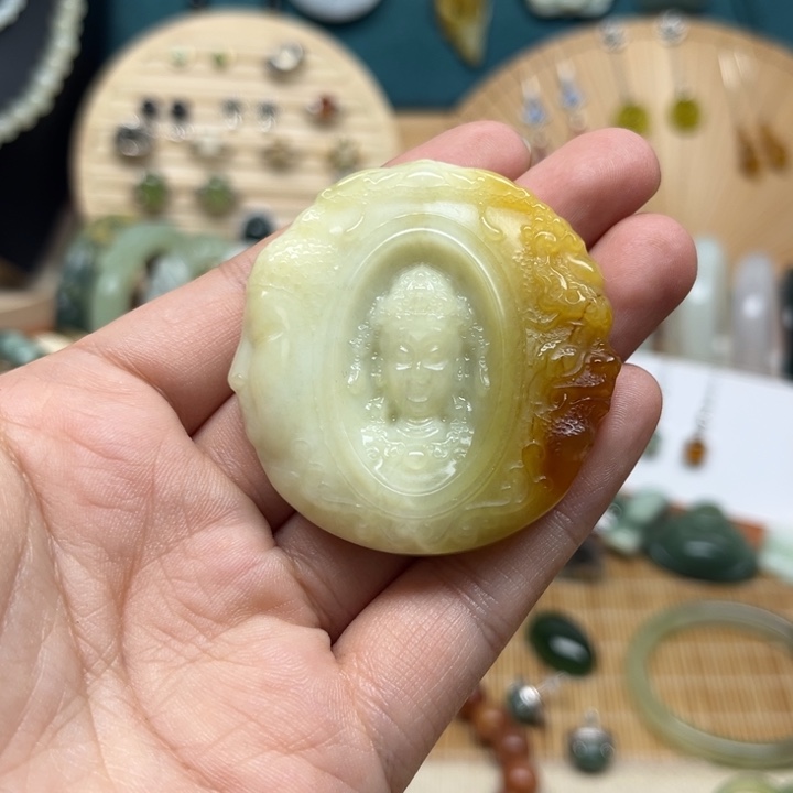 蛇纹石玉颈饰未镶嵌